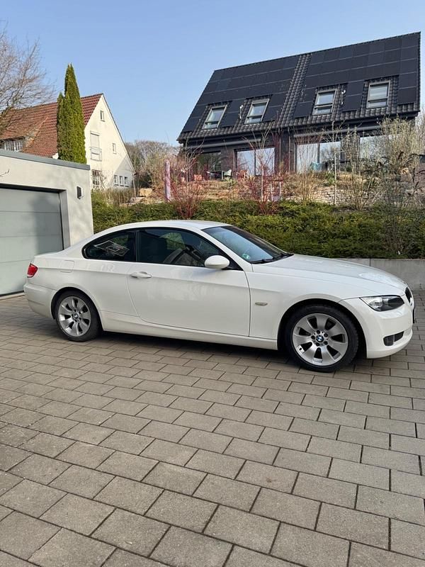 Gebraucht BMW 320 170 PS (125 kW) 2008 Weiß Coupé