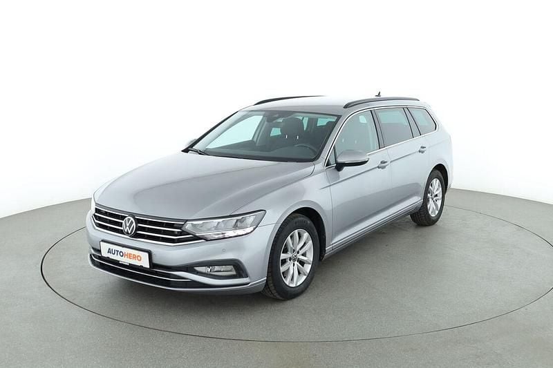 Silber Gebraucht 2021 VW Passat Business Kombi | 24.260 € (Guter Preis) - Bild 1/3