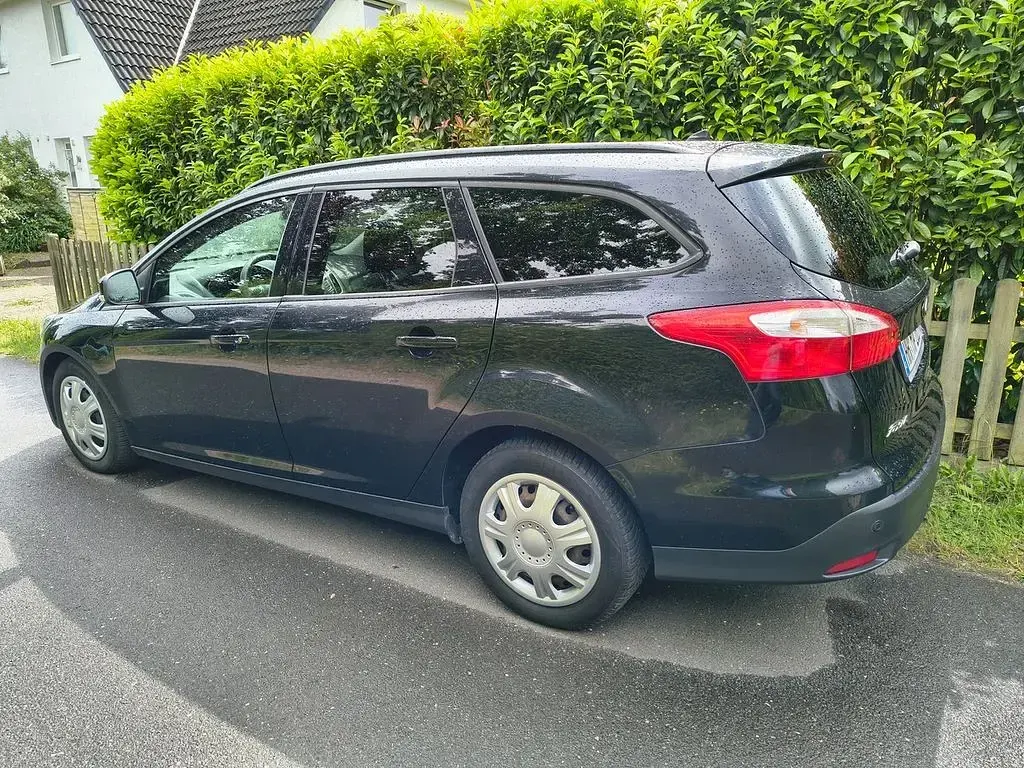 Gebraucht Ford Focus Trend 116 PS (85 kW) 2012 Schwarz Limousine