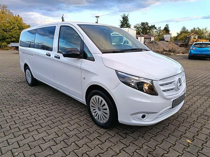 Weiß Gebraucht 2018 Mercedes Vito Van / Kleinbus | 21.999 € (Fairer Preis) - Bild 1/4