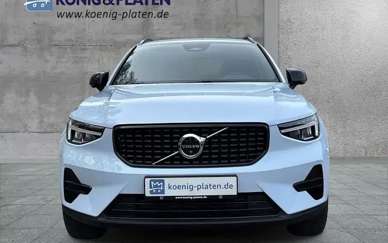 Neu Volvo XC40 Plus 197 PS (144 kW) 2026 Blau SUV