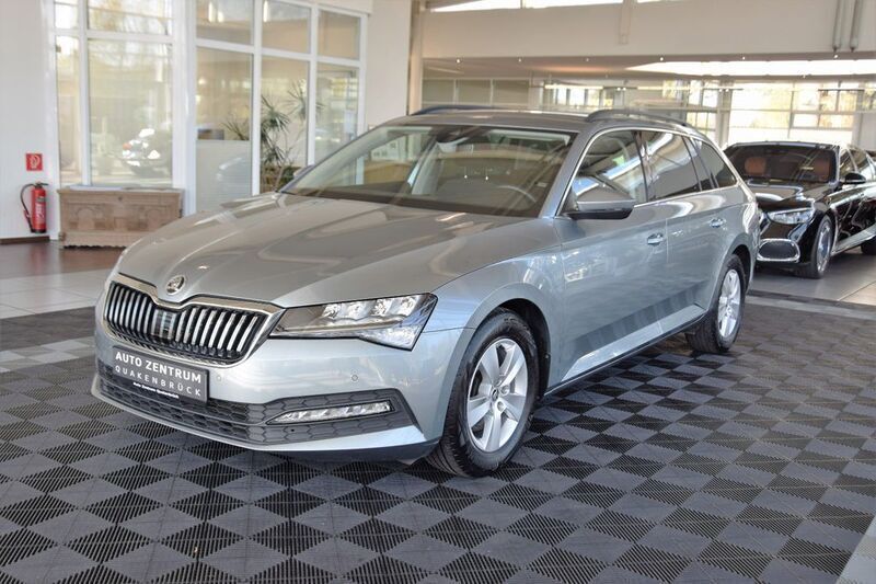 Grau Gebraucht 2021 Skoda Superb Kombi | 24.200 € (Superpreis) - Bild 1/3