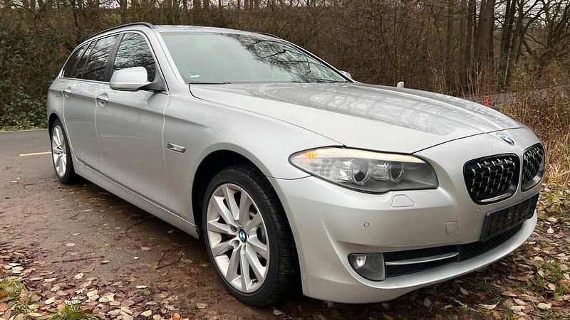 Silber Gebraucht 2011 BMW 525 Kombi | 7.500 € (Superpreis) - Bild 1/4