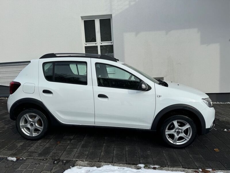 Weiß Gebraucht 2019 Dacia Sandero Stepway Kleinwagen | 9.500 € (Etwas zu teuer) - Bild 1/4