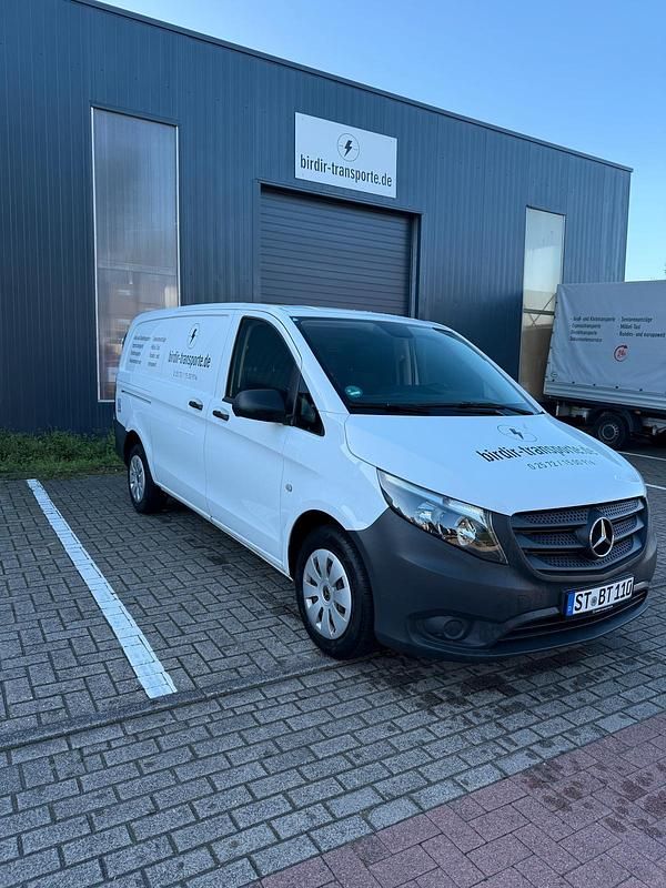 Weiß Gebraucht 2022 Mercedes Vito Van / Kleinbus | 20.900 € - Bild 1/4