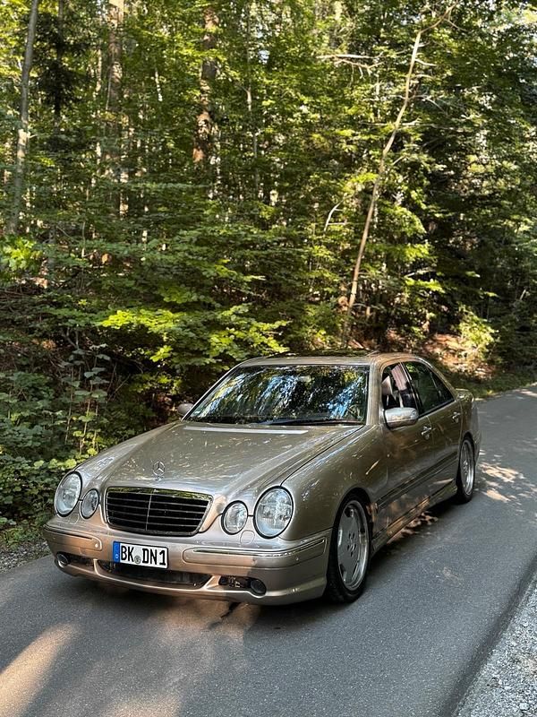 Andere farben Gebraucht 2000 Mercedes E430 AMG Limousine | 15.999 € - Bild 1/4