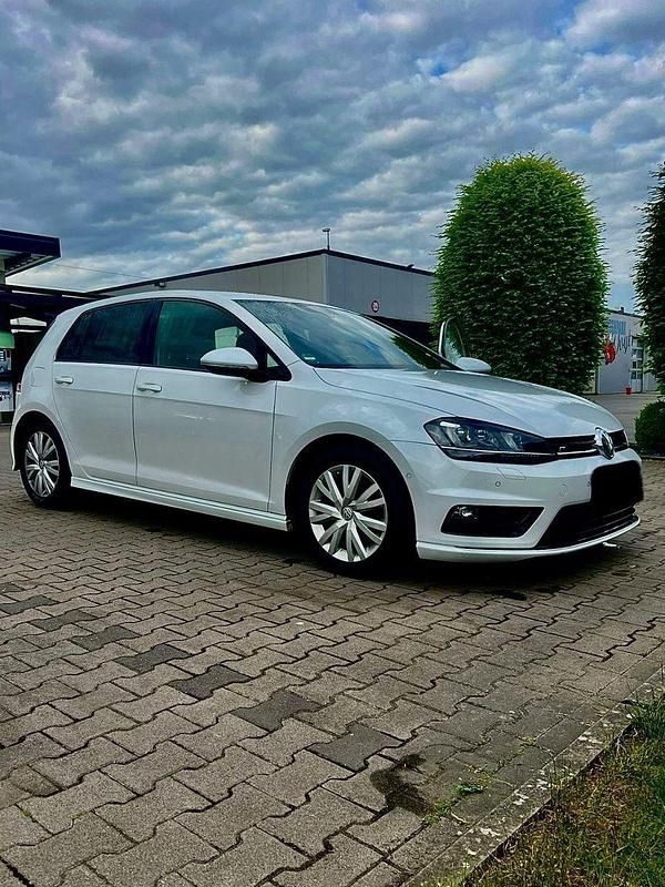 Weiß Gebraucht 2014 VW Golf VII R-line Limousine | 9.950 € (Fairer Preis) - Bild 1/4