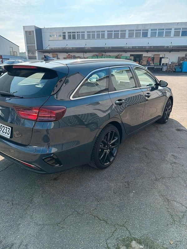 Gebraucht Kia Ceed 140 PS (102 kW) 2025 Grau Kleinwagen