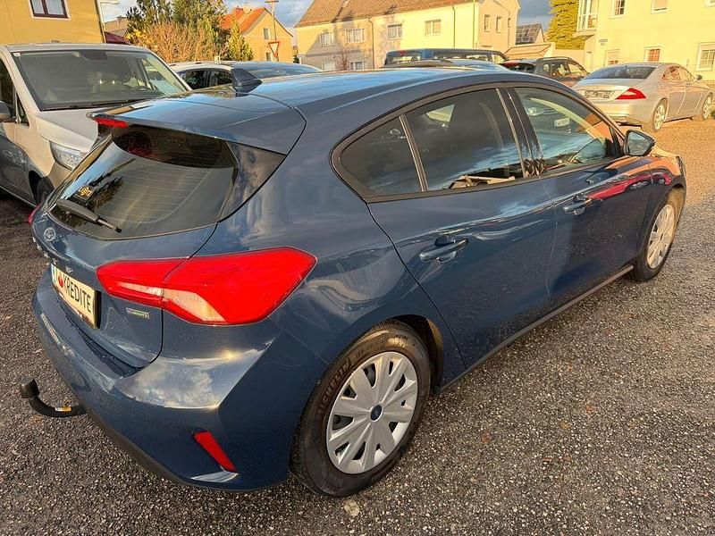 Second-hand Ford Focus 101 CP (74 kW) 2019 Albastru Berlinǎ