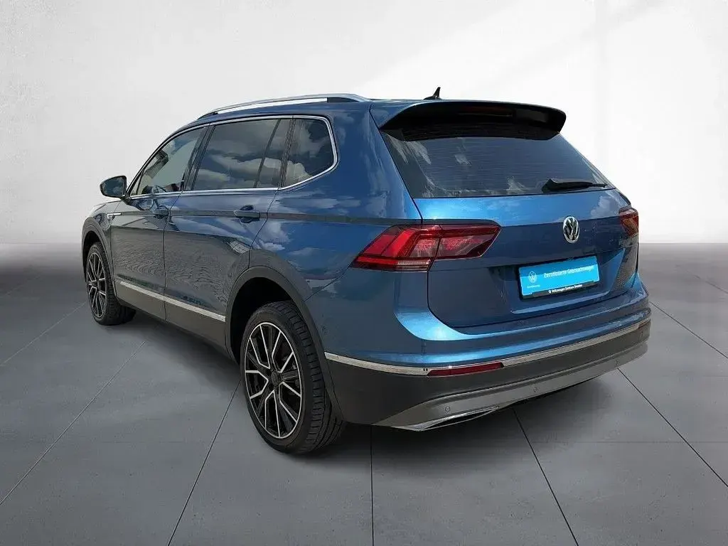 Gebraucht VW Tiguan Allspace Highline 239 PS (175 kW) 2020 Blue silk metallic SUV