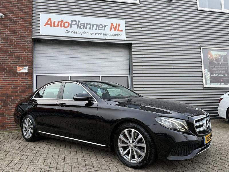 Gebraucht Mercedes E220 194 PS (142 kW) 2016 Schwarz Limousine