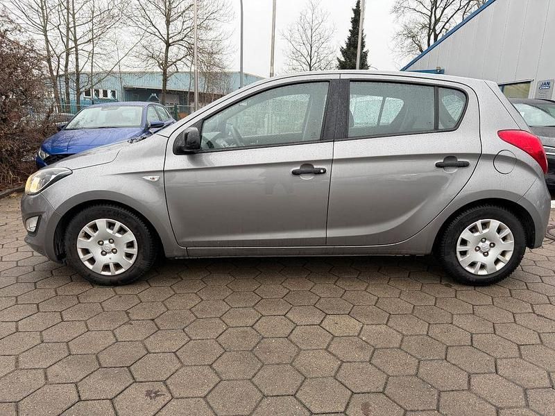 Gebraucht Hyundai i20 Trend 101 PS (74 kW) 2013 Grau Limousine