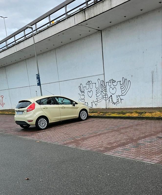 Gebraucht Ford Fiesta 90 PS (66 kW) 2009 Gelb Kleinwagen