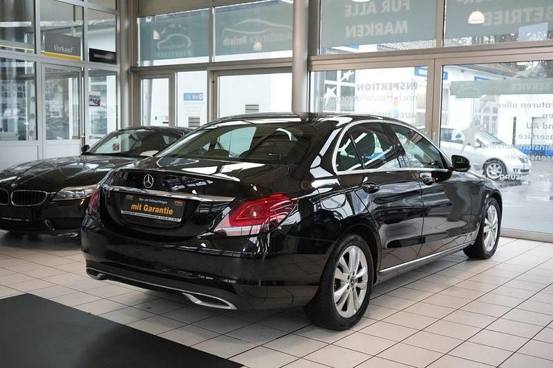 Gebraucht Mercedes C180 Sport 156 PS (114 kW) 2020 Schwarz Limousine