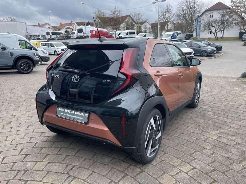 Gebraucht Toyota Aygo X 116 PS (85 kW) 2026 Cinnamon bronze metallic / bla SUV