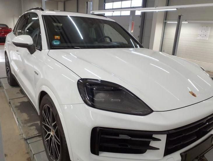 Carraraweißmetallic Gebraucht 2024 Porsche Cayenne SUV | 91.500 € (Superpreis) - Bild 1/3