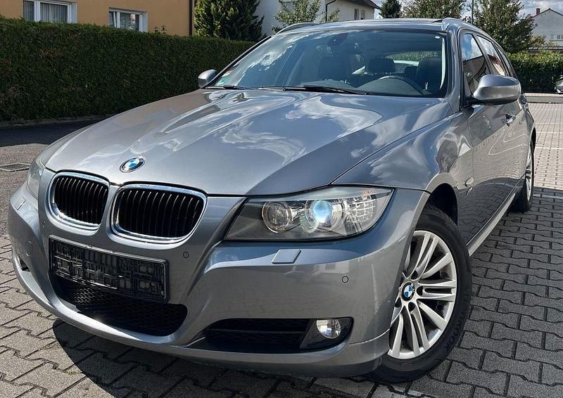 Grau Gebraucht 2012 BMW 320 Sport Line Kombi | 9.990 € (Guter Preis) - Bild 1/4