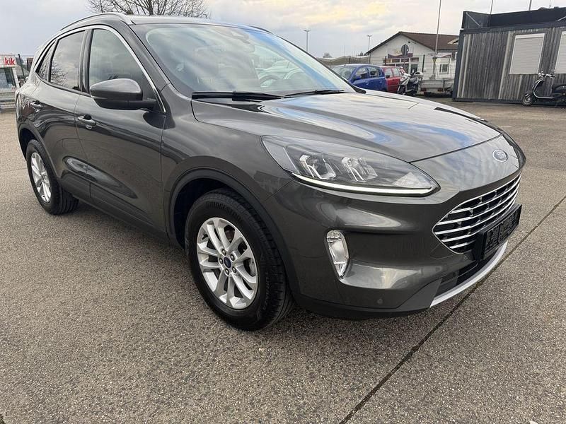 Gebraucht Ford Kuga Titanium 120 PS (88 kW) 2024 Grau SUV