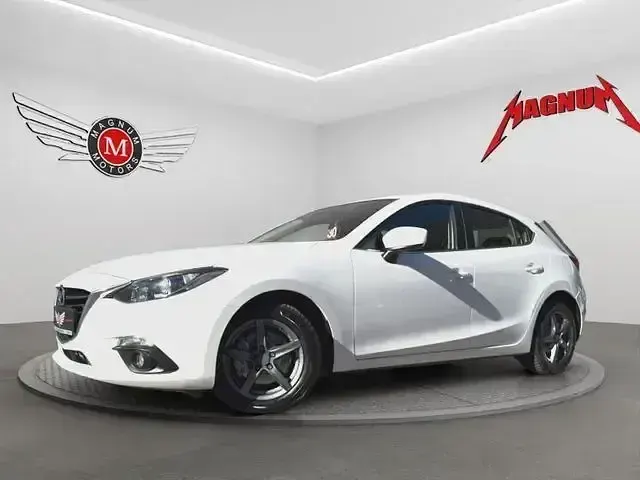 Używany Mazda 3 Center-Line 150 KM (110 kW) 2015 Biały Sedan/Limuzyna