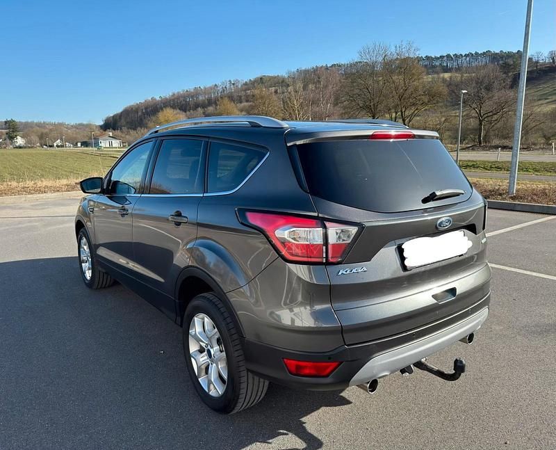 Gebraucht Ford Kuga 150 PS (110 kW) 2019 Grau SUV