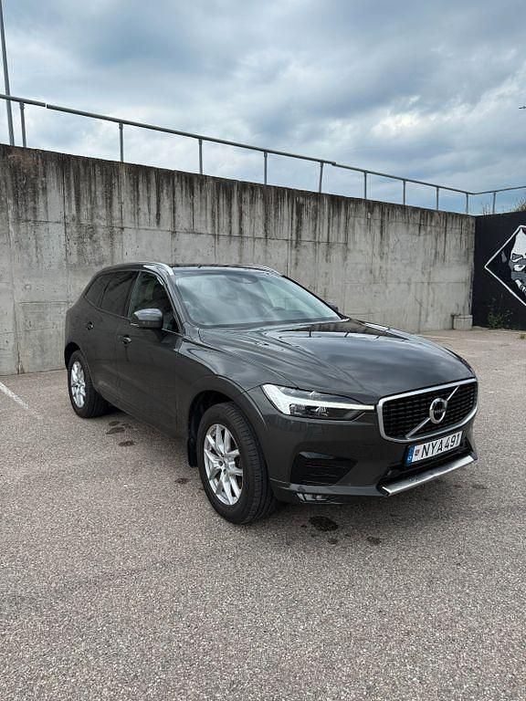 Grau Gebraucht 2018 Volvo XC60 Momentum SUV | 22.900 € (Guter Preis) - Bild 1/4
