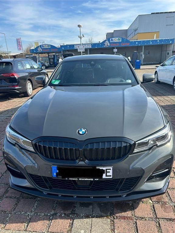 Grau Gebraucht 2020 BMW 330e M Sport Limousine | 33.000 € (Guter Preis) - Bild 1/4