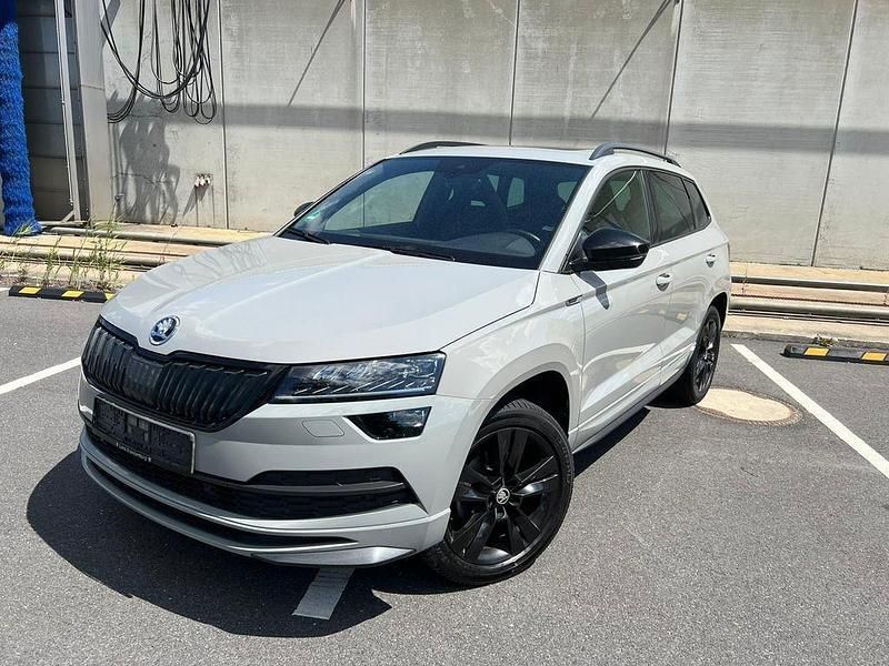 Grau Gebraucht 2020 Skoda Karoq SportLine SUV | 16.500 € (Fairer Preis) - Bild 1/4