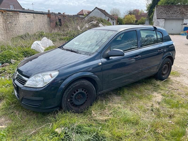 Second-hand Opel Astra 75 CP (55 kW) 2007 Albastru Hatchback