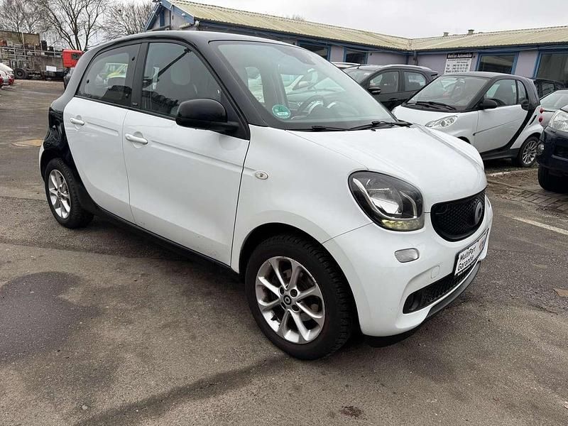 Black & wite Gebraucht 2017 Smart ForFour Passion Limousine | 6.799 € (Guter Preis) - Bild 1/4