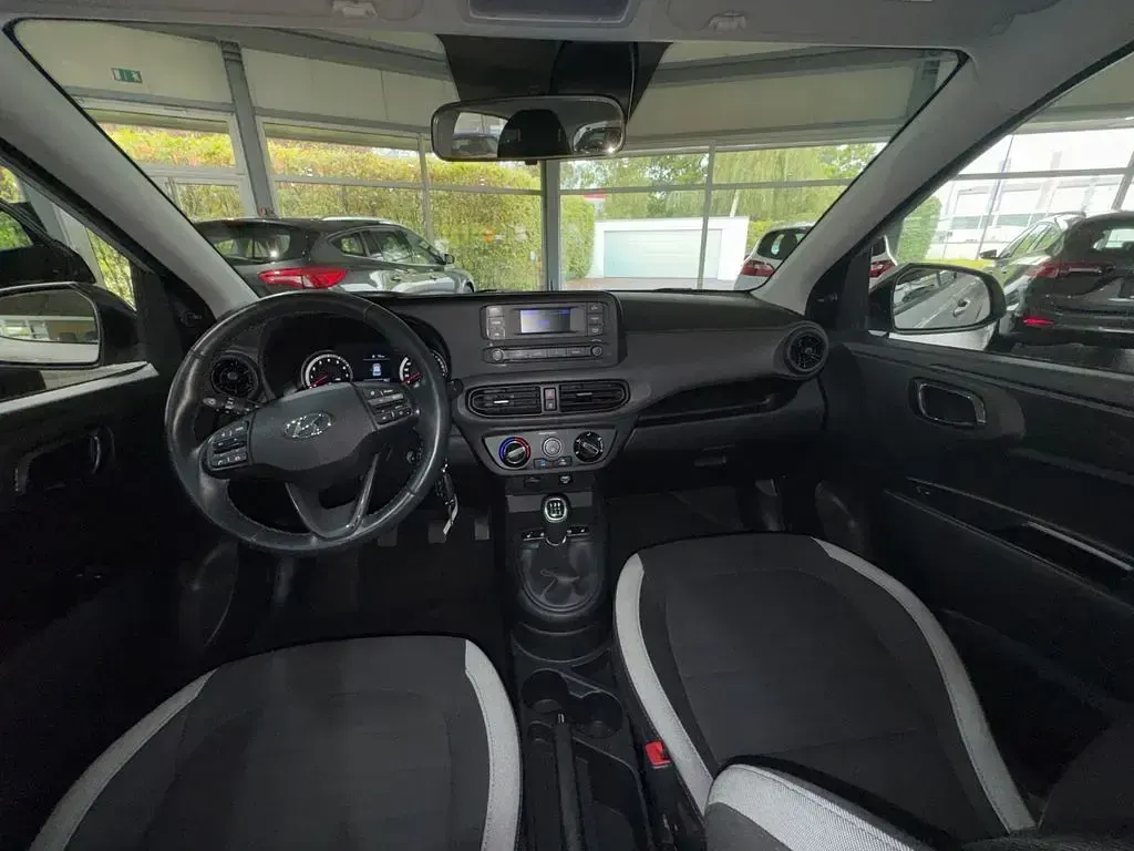 Gebraucht Hyundai i10 Select 67 PS (49 kW) 2021 Grau Kleinwagen