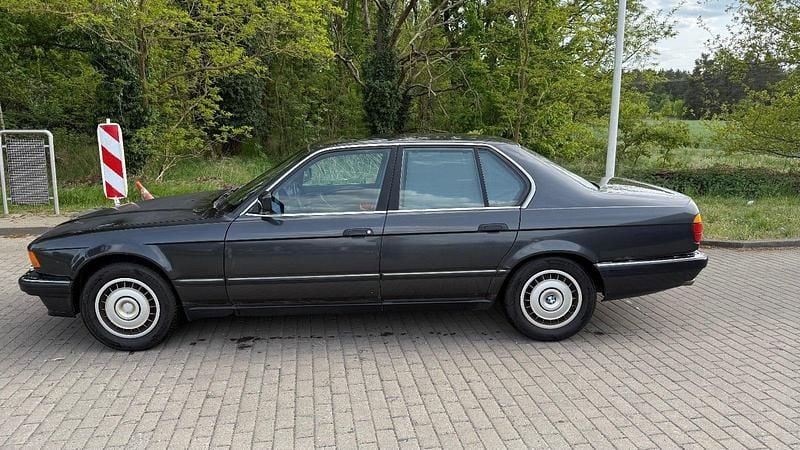 Gebraucht BMW 735 211 PS (155 kW) 1991 Schwarz Limousine