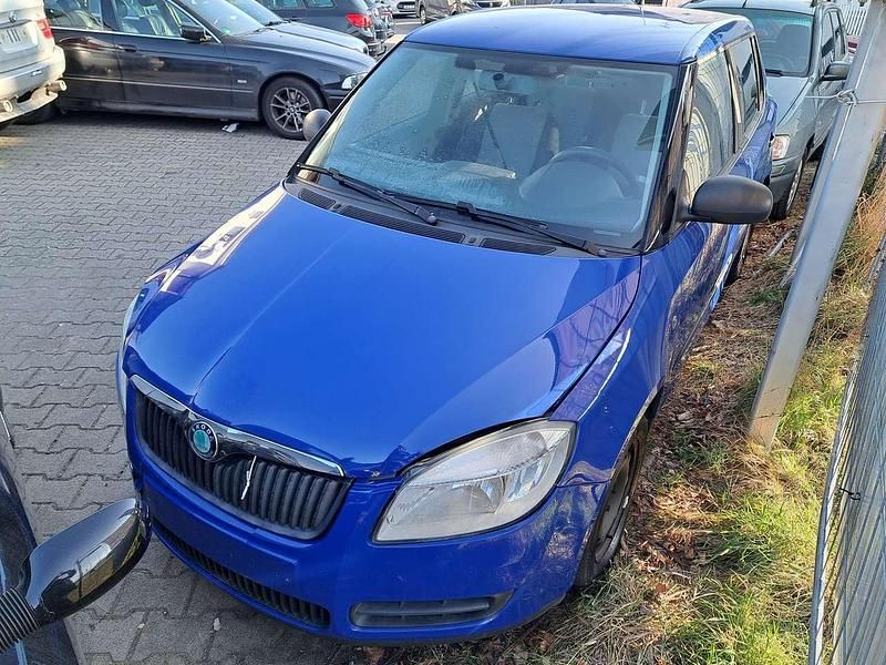 Blau Gebraucht 2010 Skoda Fabia Limousine | 1.100 € (Superpreis) - Bild 1/4