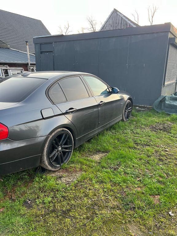 Gebraucht BMW 320 150 PS (110 kW) 2007 Grau Limousine
