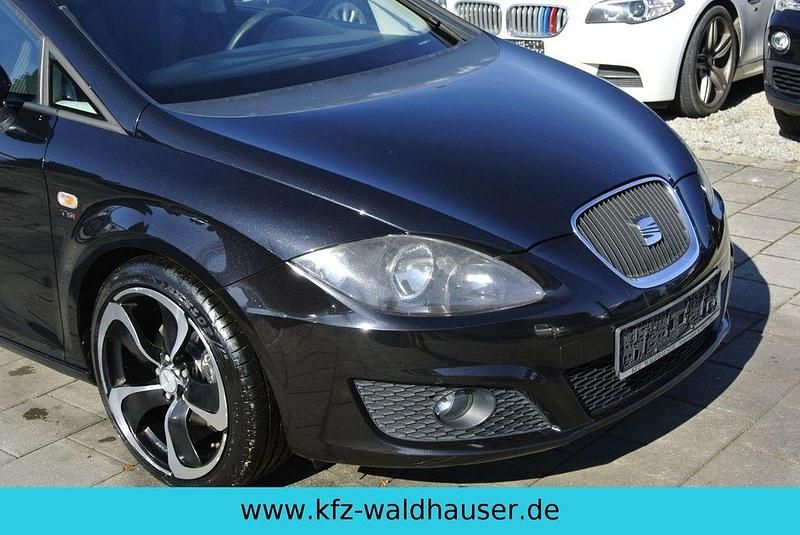 Second-hand Seat Leon Reference 125 CP (91 kW) 2010 Negru Hatchback