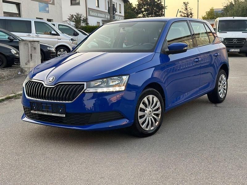 Blau Gebraucht 2020 Skoda Fabia Cool Plus Limousine | 9.900 € (Fairer Preis) - Bild 1/4