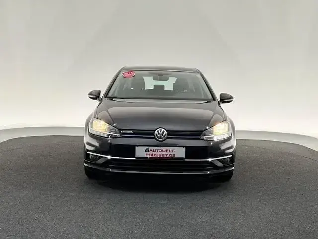 Gebraucht VW Golf VII Comfortline 131 PS (96 kW) 2018 Schwarz Limousine