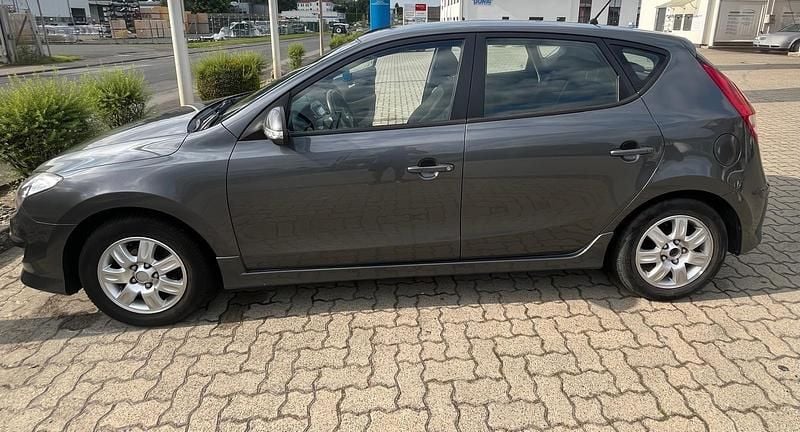 Gebraucht Hyundai i30 126 PS (92 kW) 2010 Grau Limousine