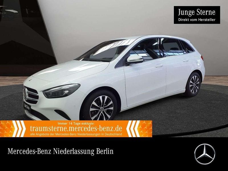 Weiß Gebraucht 2021 Mercedes 200 Style Limousine | 25.390 € (Fairer Preis) - Bild 1/2