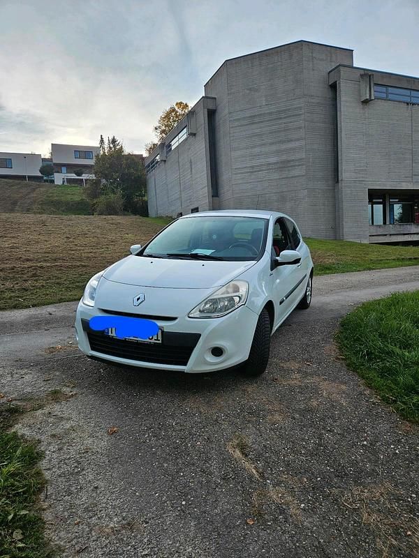 Gebraucht Renault Clio II 75 PS (55 kW) 2011 Weiß Kleinwagen