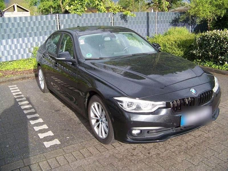Gebraucht BMW 318 Sport Line 150 PS (110 kW) 2016 Schwarz Limousine