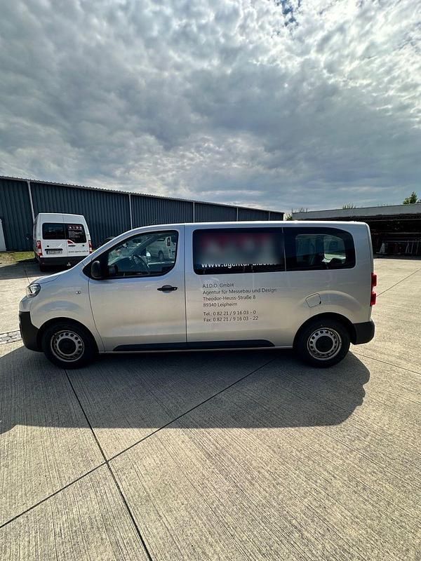 Gebraucht Peugeot Traveller 116 PS (85 kW) 2018 Silber Van / Kleinbus