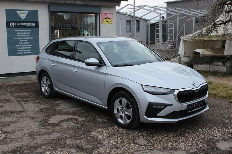 Silber Gebraucht 2024 Skoda Scala Selection Kleinwagen | 19.790 € (Guter Preis) - Bild 1/4