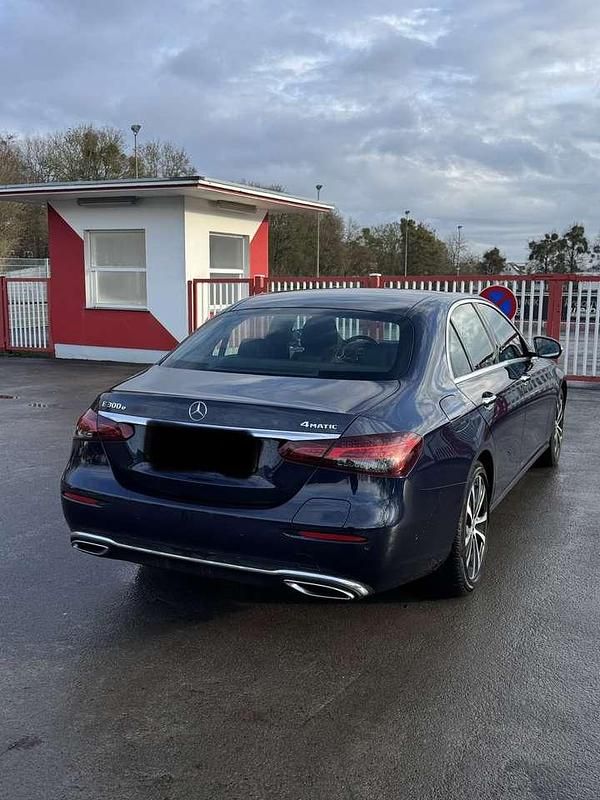 Gebraucht Mercedes E300 Avantgarde 330 PS (242 kW) 2020 Blau Limousine