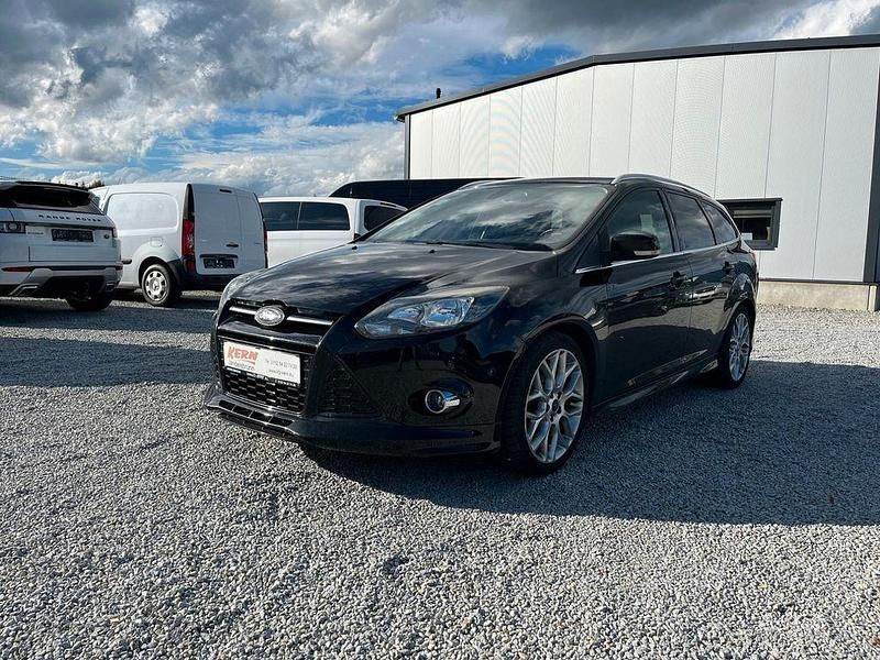 Gebraucht Ford Focus Titanium 182 PS (133 kW) 2013 Schwarz Limousine