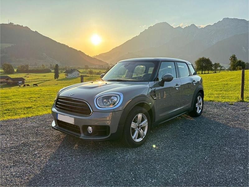 Grau Gebraucht 2019 Mini One Countryman SUV | 13.900 € (Superpreis) - Bild 1/4
