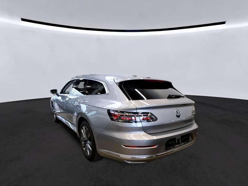 Gebraucht VW Arteon Elegance 150 PS (110 kW) 2023 Pyritsilber metallic Kombi