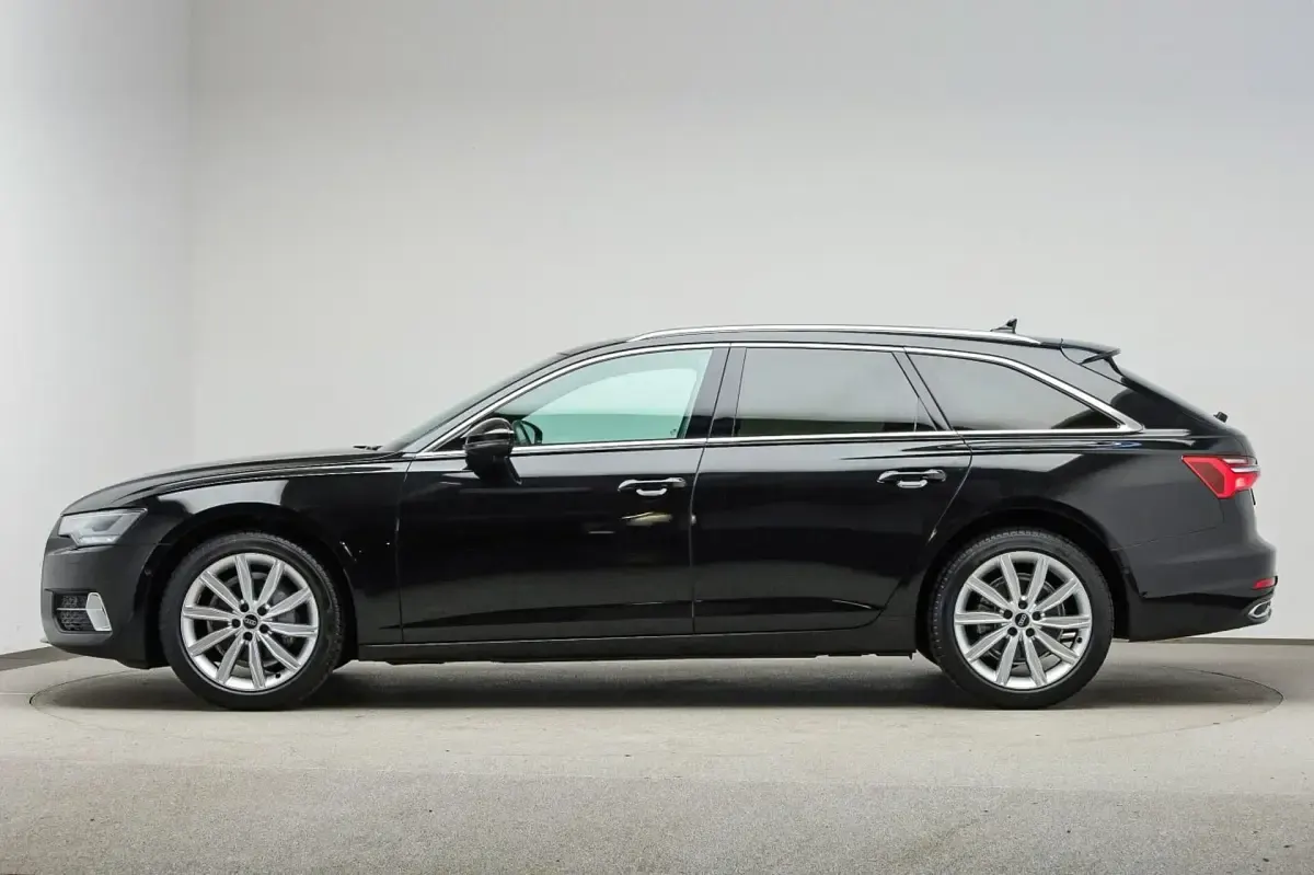 Gebraucht Audi A6 Sport 204 PS (150 kW) 2022 Mythosschwarz metallic Kombi