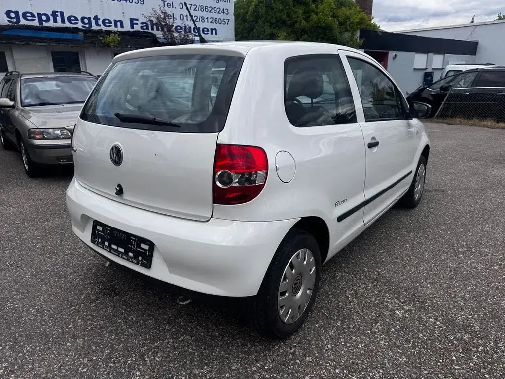 Gebraucht VW Fox 54 PS (39 kW) 2008 Weiß Kleinwagen