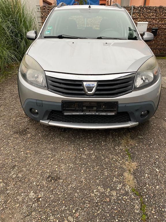 Silber Gebraucht 2010 Dacia Sandero Stepway Limousine | 2.990 € (Fairer Preis) - Bild 1/4
