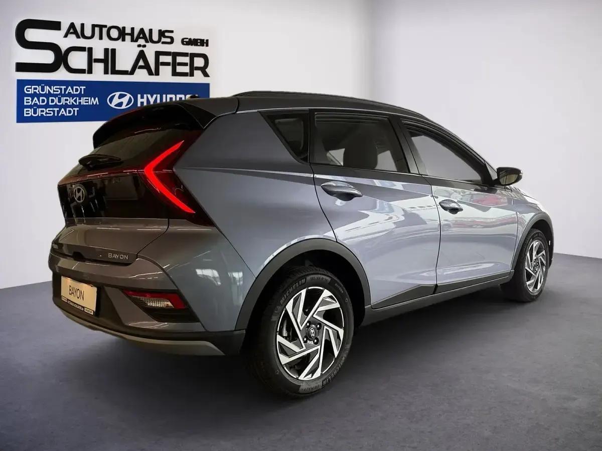 Neu Hyundai Bayon Trend 101 PS (74 kW) 2025 Meta blue / mic SUV